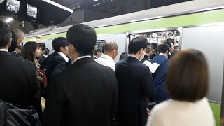 Crowded station in Japan during RUSH HOUR  浜松町駅 [upl. by Leoj]