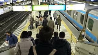 2013 Hamamatsucho Transfer from Haneda Tokyo Monorail to Yamanote Line 130228 [upl. by Lamej]