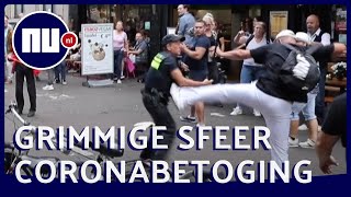 Demonstranten vallen agenten aan bij coronaprotest in Den Haag  NUnl [upl. by Rebmaed]